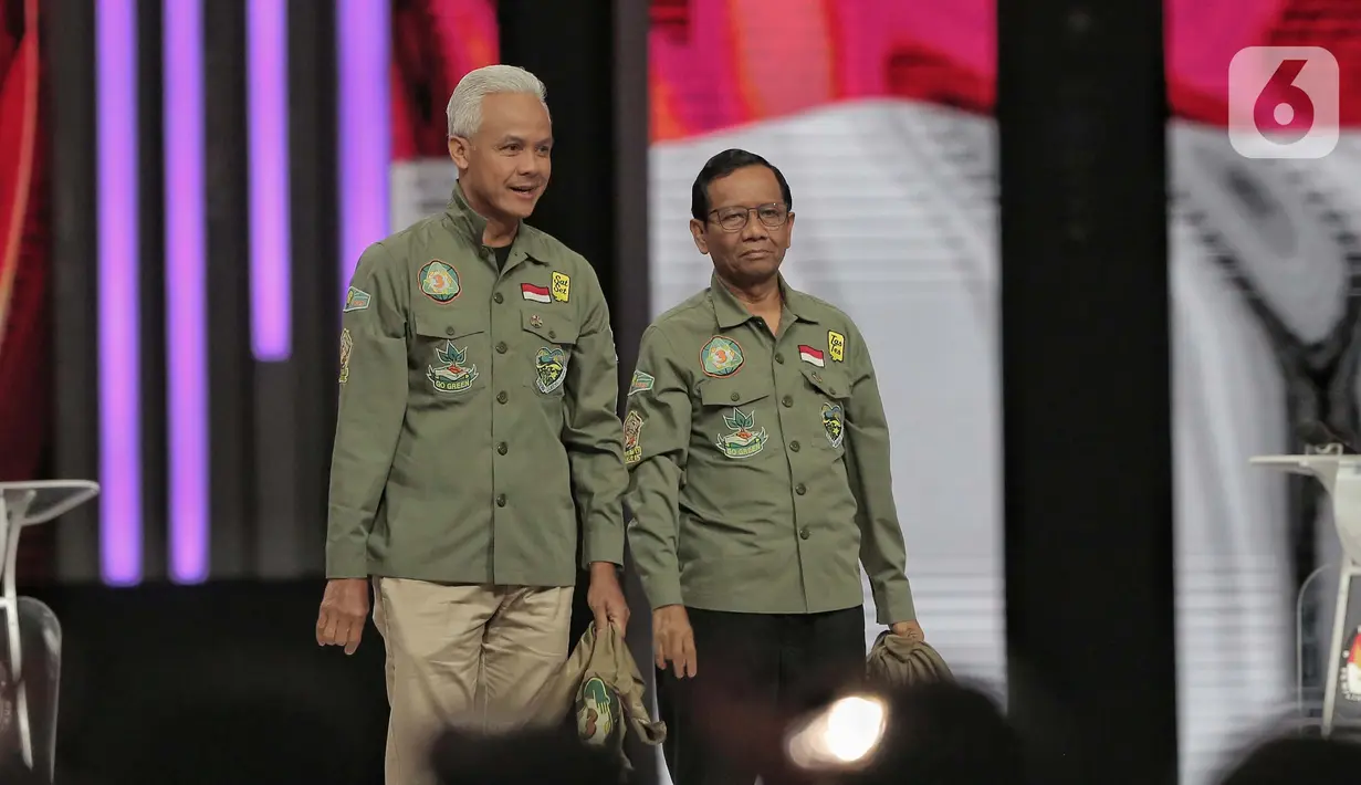 <p>Keduanya menggunakan kostum tematik baru saat menghadapi debat keempat Pilpres 2024. (Liputan6.com/Angga Yuniar)</p>