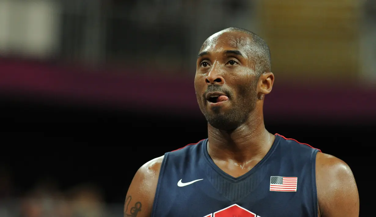 Ekspresi Kobe Bryant saat memperkuat AS melawan Argentina dalam laga basket Olimpiade London 2012, (6/8/2012). (AFP/Mark Ralston)