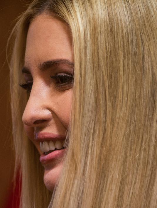 FOTO: Senyum dan Tawa Ivanka Trump Saat Hadiri Pertemuan ...