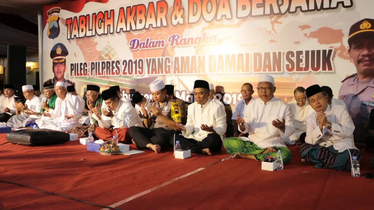 Tabligh akbar dan doa bersama untuk Pemilu damai di Mapolres Kebumen. (Foto: Liputan6.com/Polres Kebumen/Muhamad Ridlo)