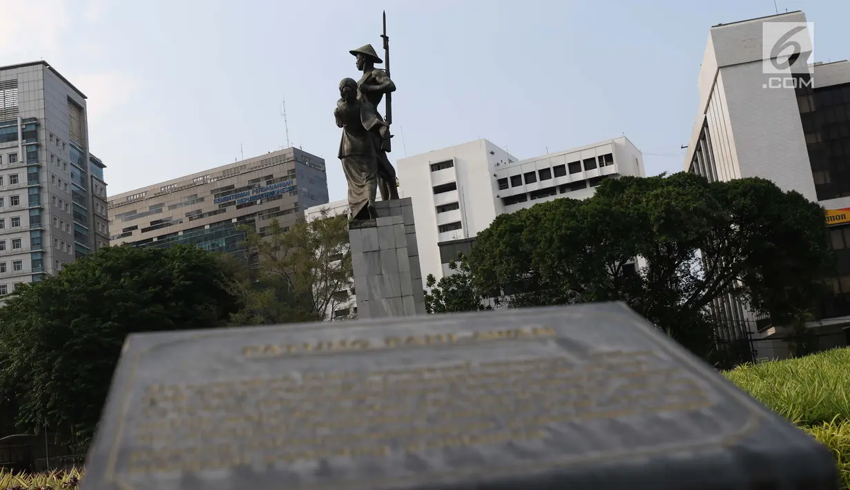 Patung Pahlawan terlihat di Taman Tugu Tani, Jakarta, Rabu (9/1). Taman Tugu Tani masuk dalam rencana revitalisasi lima taman yang ada di Jakarta pada tahun ini. (Liputan6.com/Helmi Fithriansyah)