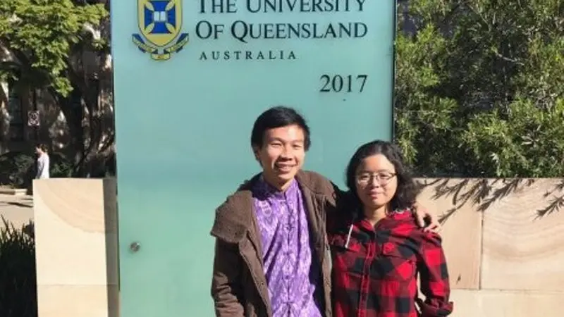 Andrian Liem dan Bernike Jacinta Effendi yang memenangankan lomba esai di Universitas Queensland, Brisbane, Australia. (Istimewa)