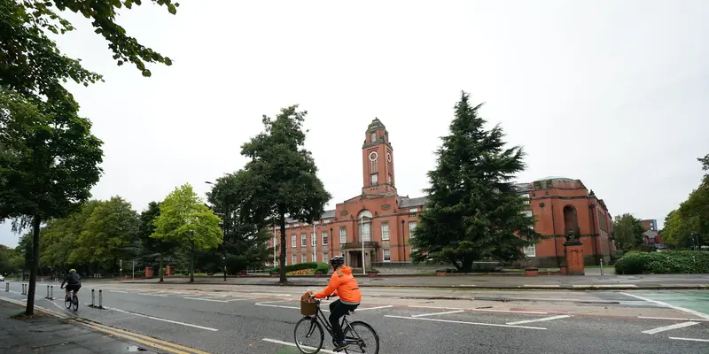 Suasana Kota Manchester Batal Longgarkan Lockdown