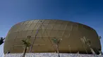 Pemandangan umum Lusail Stadium di pinggiran ibu kota Qatar, Doha, 28 Maret 2022. Stadion berkapasitas 80 ribu penonton ini akan menjadi tuan rumah final Piala Dunia 2022 pada bulan Desember mendatang. (GABRIEL BOUYS/AFP)