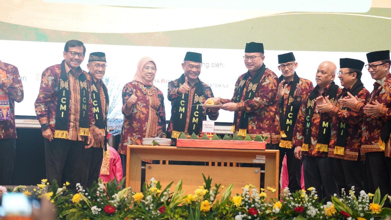 Ikatan Cendekiawan Muslim se-Indonesia (ICMI) menyelenggarakan Silaturahmi Kerja Nasional (Silaknas) sekaligus memperingati Milad ICMI yang ke-32 pada Sabtu dan Minggu, 3-4 Desember 2022 di Gedung Badan Riset Inovasi Nasional (BRIN).