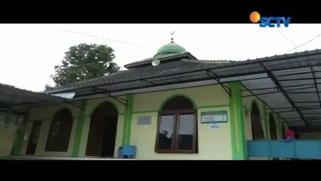 Di sebuah desa di Karanganyar, Jawa Tengah, masjid, gereja dan pura, berdiri saling berdampingan. Seperti apa keseharian warganya?