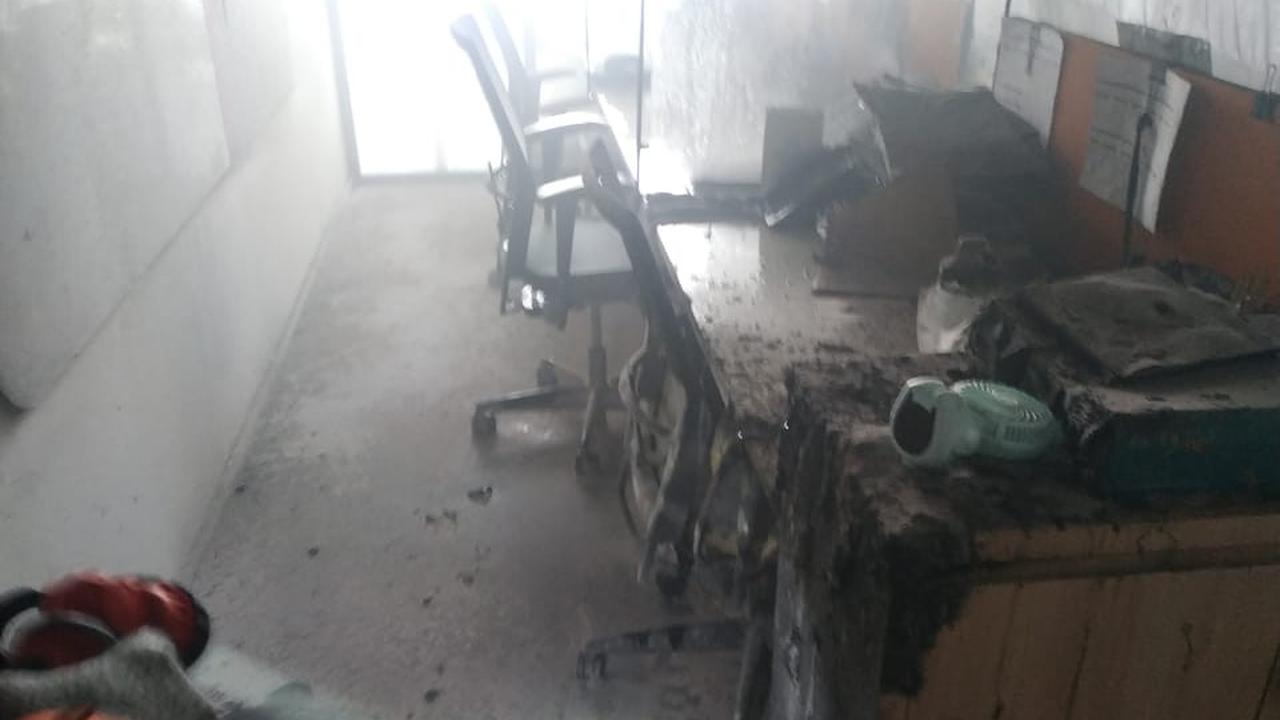 Kebakaran terjadi di Stasiun LRT, Jalan Pengangsaan II, Kelapa Gading Jakarta Utara, Selasa (3/8/2021). Petugas pemadam pun diterjunkan.