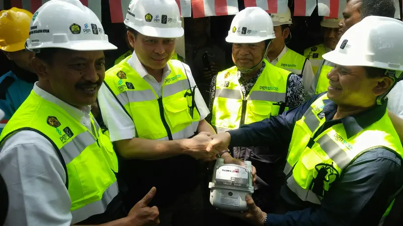 Menteri Jonan meninjau langsung pemasangan pipa gas bumi di Mojokerto (Foto: Dian Kurniawan/Liputan6.com)