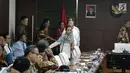 Menteri BUMN Rini Soemarno hadir saat mengikuti Rakor Tingkat Menteri di Kantor Kemenko PMK, Jakarta, Rabu (6/11). Rakor tersebut membahas tentang Evaluasi Pelaksanaan Program Rastra dan BPNT tahun 2017. (Liputan6.com/Faizal Fanani)