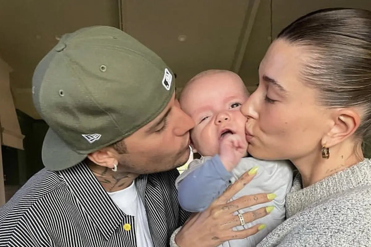 Justin Bieber dan Hailey Pergi Ke Gereja Bergaya Kasual