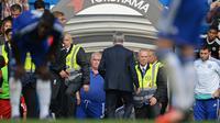 Chelsea menderita kekalahan mengejutkan 1-3 dari Liverpool di Stamford Bridge, Sabtu (31/10/2015). Dengan kebobolan tiga gol, gawang Chelsea sudah kebobolan 22 gol dari 11 laga Premier League. (REUTERS/Reuters / Philip Brown)