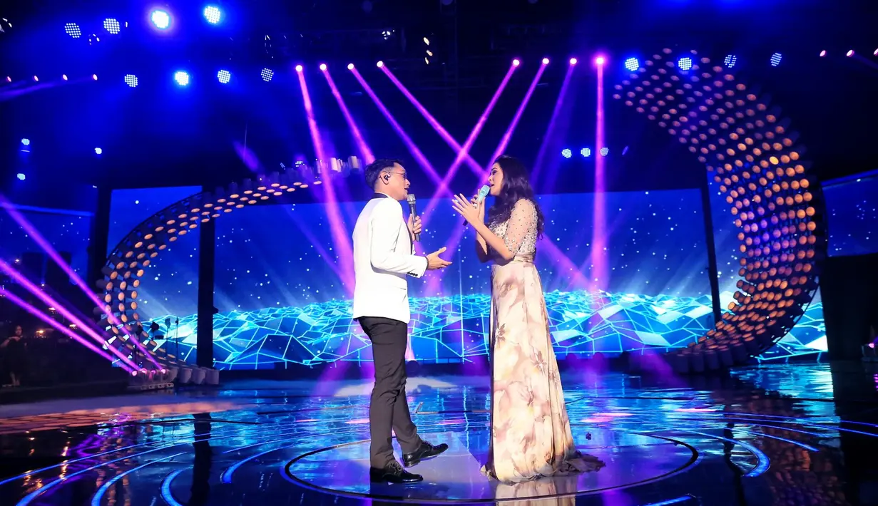 Pada malam puncak yang disiarkan secara langsung itu, Raisa membawakan dua buah lagu. Ia membawakan lagu 'Kali Kedua' dan 'Percayalah'. Dalam lagu 'Percayalah' ia berduet dengan solois Afgan. (Adrian Putra/Bintang.com)