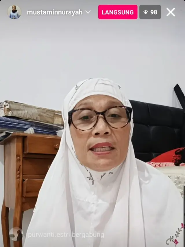 Nursyah ibunda Indah Permatasari menggelar siaran langsung di Instagram 9 Mei 2023. (Foto: Dok. Instagram @mustaminnursyah)