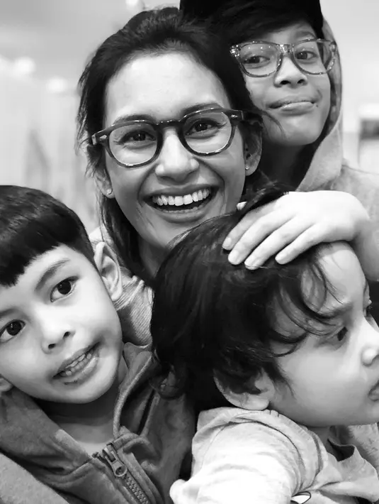 Sebelum bercerai, Raihaanun ketahuan selingkuh berkali-kali oleh sang suami. Selain itu, rumah tangga keduanya juga mulai diwarnai dengan pertengkaran. Raihaanun disebut bersikap agresif dan sering berkata kasar kepada Teddy. Hingga akhirnya sempat pisah rumah selama dua bulan. (Liputan6.com/IG/@raihaanun)