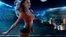 Model seksi mengenakan jersey hot dari kesebelasan Belanda (Foto:Tim Tadder)