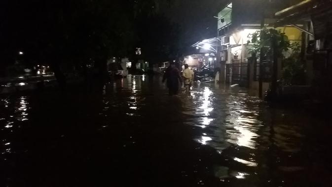 Diguyur Hujan Deras Semalaman Perumahan Rawalumbu Bekasi Banjir 1 Meter News Liputan6 Com