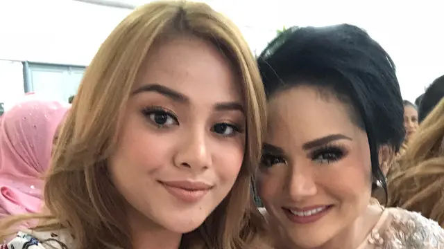 [Bintang] Krisdayanti-Aurel Hermansyah