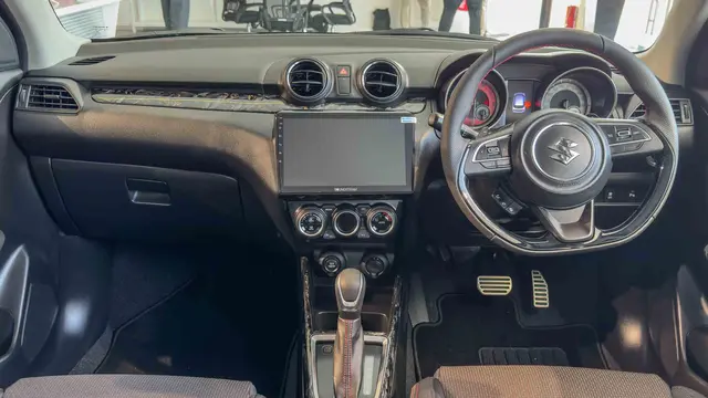 Interior Suzuki Swift Sport Final Edition (Paultan.org)