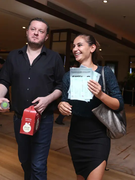 "Kalau untuk Fast and Furious itu udah jadi film yang sangat dinanti dan ini udah yang ke 8. Dan bisa dibilang udah jadi bagian perjalanan teenager years aku juga," ujar Marissa Nasution di XXI Senayan City, Selasa (11/4) malam. (Nurwahyunan/Bintang.com)