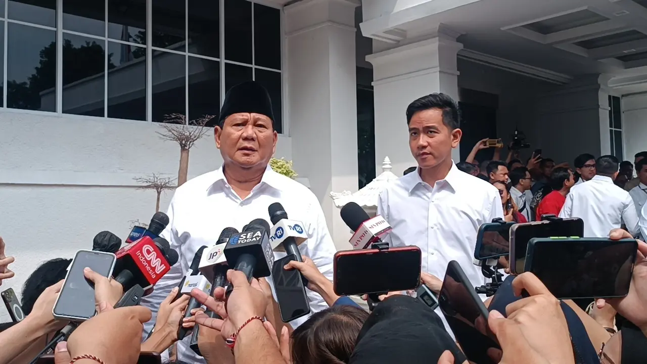 Prabowo Didampingi Gibran Tiba di KPU