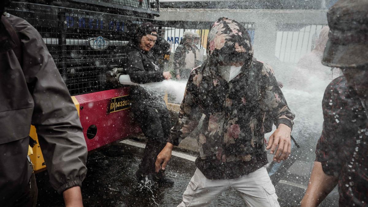 Apa Efek dari Gas Air Mata Kedaluwarsa? Farmakolog Beri Penjelasan