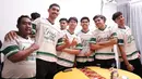 Para pemain Jakarta Garuda Jaya pada saat hadir di perayaan hari ulang tahun ke-71 yang dilaksanakan di Gedung Serbaguna Padepokan Voli Sentul, Kamis (26/2/2026) sore WIB. (Bola.com/Abdul Aziz)