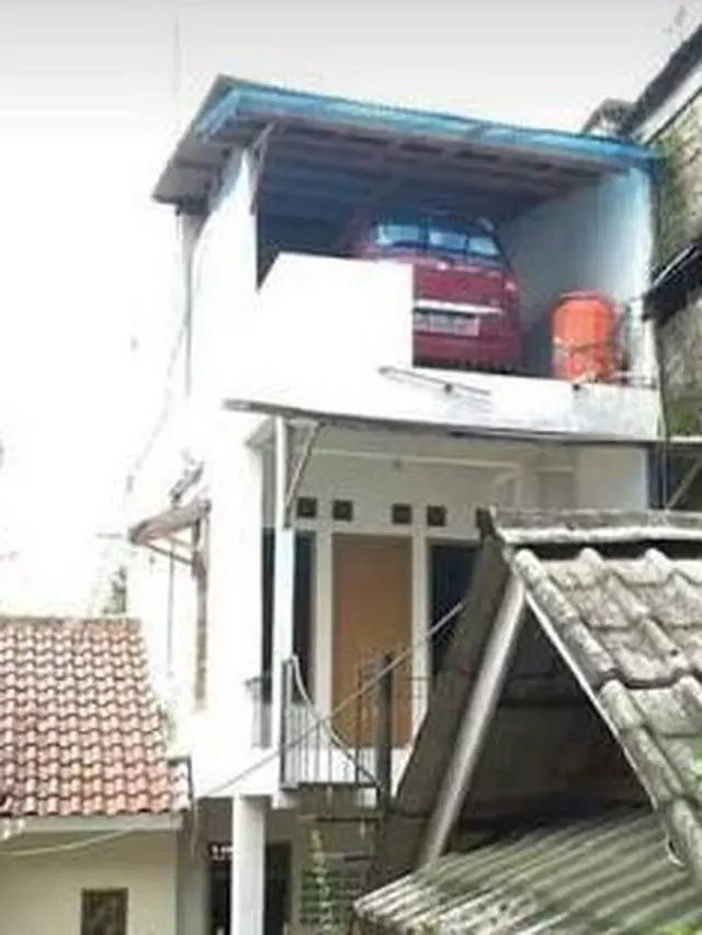 Parkir Mobil di Lantai 2