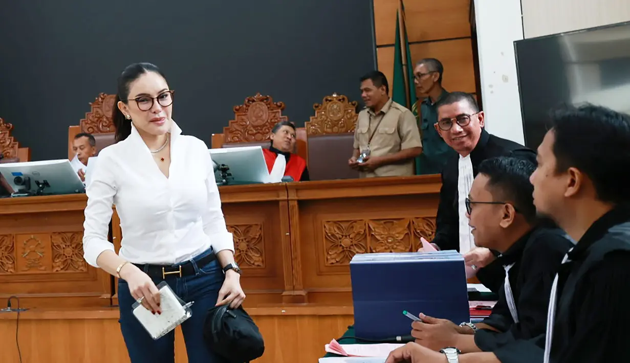 Nikita Mirzani sempat mendekam di rumah tahanan Kejaksaan Negeri Jakarta Selatan selama 19 hari sejak berkas perkara yang menjeratnya dilimpahkan dari penyidik Polda Metro Jaya. (Kapanlagi.com/Budy Santoso)