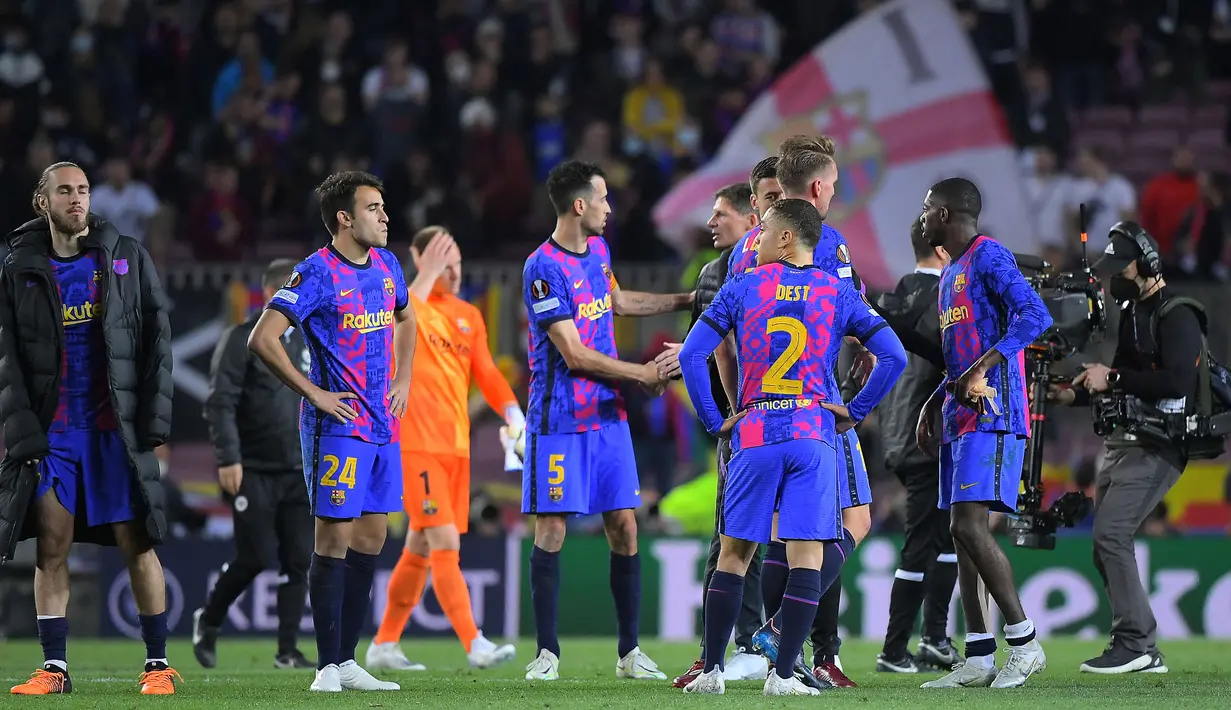 Tersingkir di Liga Europa, Barcelona amat sangat sulit merebut trofi musim ini. Di La Liga, meski menunjukkan tren positif dan melesat ke posisi kedua, Barca sulit mengejar Real Madrid di puncak karena berjarak 12 poin. (AFP/Jose Jordan)