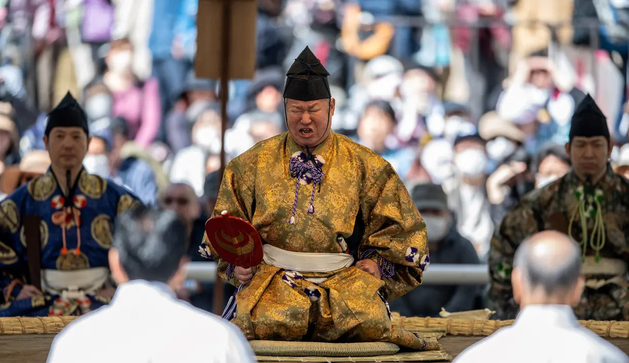 Acara ini diadakan di Kuil Yasukuni yang merupakan salah satu kuil paling terkenal di Tokyo dan tidak dipungut biaya masuk. (AFP/Philip Fong)