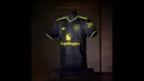 Bagi para penggemar setia Setan Merah, jersey ini akan menjadi sebuah penghubung emosional antara generasi lama dan baru, sekaligus harapan untuk kembali ke masa jaya Manchester United. (@ManUtd)