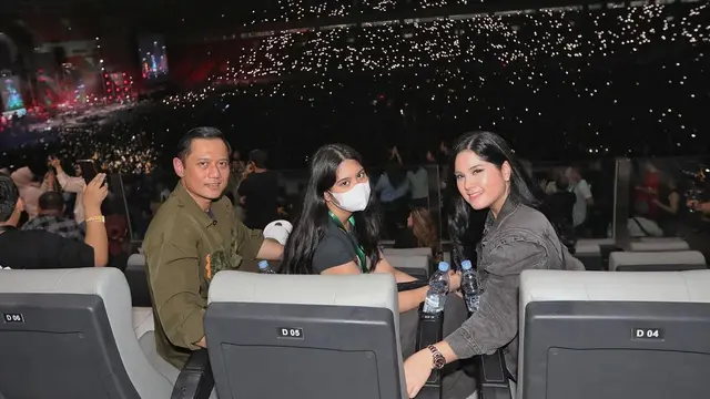 6 Potret Artis dan Pejabat Ikut Nonton Konser Dewa 19 di JIS, Ajang Nostalgia