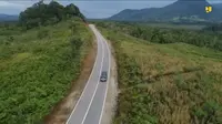 Pembangunan jalan paralel perbatasan Indonesia-Malaysia di Kalimantan Barat (Kalbar) sepanjang 811,32 km. (dok: PUPR)