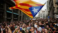 Aksi protes di Barcelono, menuntut wilayah Katalunya (Catalonia) merdeka dari Kerajaan Spanyol (AP/Francisxo Seco)