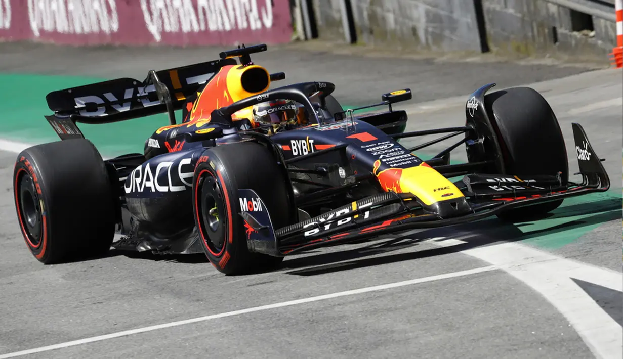 Max Verstappen melanjutkan dominasinya di F1 GP Brasil 2023. Setelah menguasai sprint race, Verstappen memenangi race day juga. (AP Photo/Marcelo Chello, Pool)