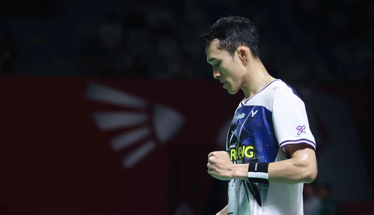 Pebulu tangkis tunggal putra Indonesia Jonatan Christie saat bertanding melawan Jia Heng Jason The (Singapura) pada babak 32 besar Indonesia Open 2026 di Istora Senayan, Jakarta, Selasa (2/6/2026). (Bola.com/M Iqbal Ichsan)