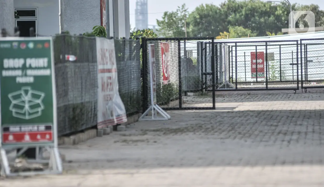 Suasana sepi tempat isolasi terpusat Rusun Nagrak Cilincing pasca ditutup sementara, Rabu (1/9/2021). Penutupan dilakukan usai kasus positif Covid-19 di Jakarta terus menurun serta jumlah pasien isolasi di RSDC Wisma Atlet Kemayoran sudah jauh berkurang. (merdeka.com/Iqbal S. Nugroho)