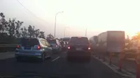 Pagi ini kondisi lalu lintas Jakarta terpantau padat, namun masih ada beberapa ruas jalan ramai lancar.