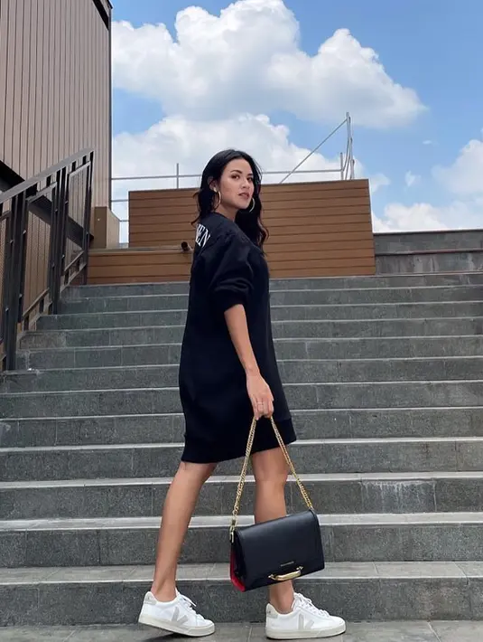 Raisa dan Hamish Daud menikah pada 3 September 2017 di salah satu hotel mewah di Jakarta. Kemudian dari pernikahan itu, mereka dikaruniai anak perempuan bernama Zalina Raine Wyllie. (Instagram/raisa6690)