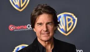 Suri Anak Tom Cruise - Katie Holmes Copot Nama Belakang Sang Ayah, Ini Gantinya