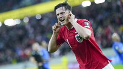 Selebrasi striker Austria, Michael Gregoritsch setelah menjebol gawang Azerbaijan pada laga kualifikasi Euro 2024 Grup F di Raiffeisen Arena Stadium, Linz, Austria (24/3/2023). Michael Gregoritsch total mencetak dua gol bagi Austria dalam dua laga kualifikasi Euro 2024. Satu gol dilesakkan ke gawang Azerbaijan saat menang 4-1, sementara di laga kedua menghadapi Estonia ia juga menyumbang satu gol saat menang 2-1. (AFP/APA/Eva Manhart)