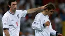 Inggris hanya butuh seri lawan Rumania untuk lolos dari Grup A Piala Eropa 2000. Saat skor 2-2, Phil Neville melanggar Viorel Moldovan yang berujung penalti di menit ke-88. Rumania menang 3-2. (www.squawka.com)