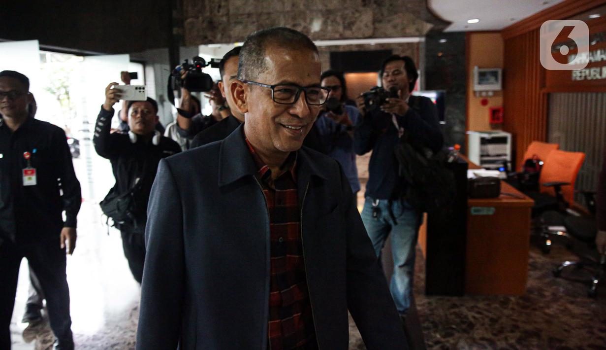 Saldi tampak mengenakan jas berwarna hitam. Dia mengaku siap dimintai keterangan terkait dugaan pelanggaran etik. (Liputan6.com/Faizal Fanani)