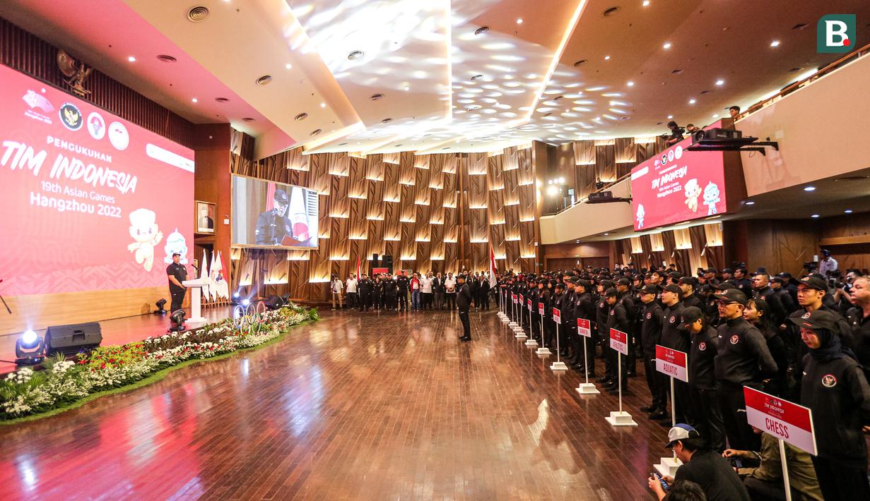 Suasana pengukuhan Tim Indonesia untuk Asian Games 2022 Hangzhou di Auditorium Kementerian PUPR, Jakarta, Selasa (19/09/2023). (Bola.com/Bagaskara Lazuardi)