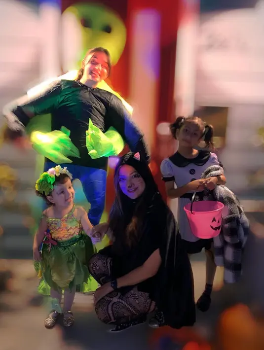 Foto-foto keluarga Rahma sukses bikin netizen gemas, terutama karena si bungsu yang begitu imut. [Instagram @raazharita]