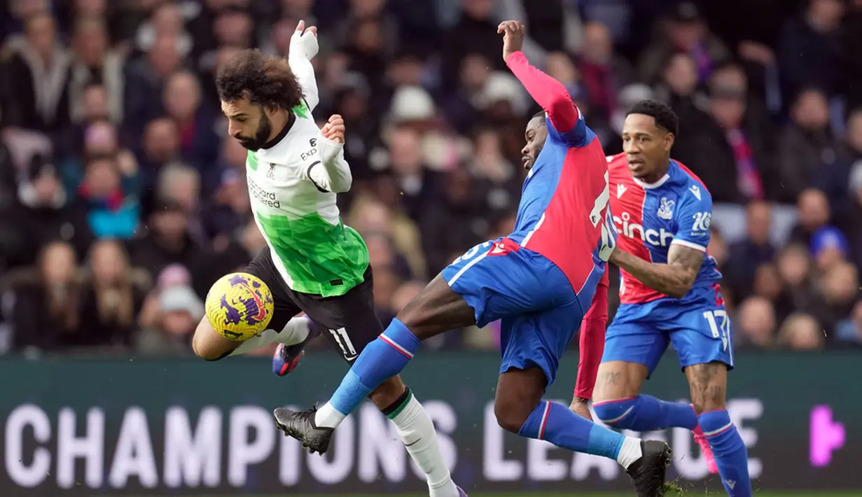Liverpool bangkit dari ketertinggalan untuk mengatasi Crystal Palace pada lanjutan Liga Inggris 2023/2024. The Reds menang 2-1 menghadapi 10 pemain tuan rumah. (AP Photo/Kin Cheung)