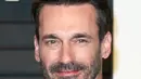 Saat diwawancara, Jon Hamm mengatakan bahwa Kim Kardashian adalah orang yang bodoh dan menyindirnya masalah video seks yang tersebar. (instagram/jonhamm)