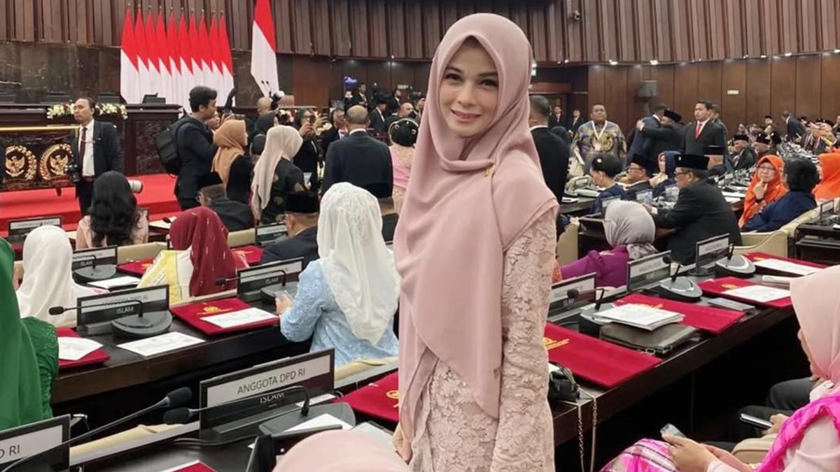 6 Fashion Ibu Pejabat Ala Jihan Fahira, Simpel tapi Tetap Elegan