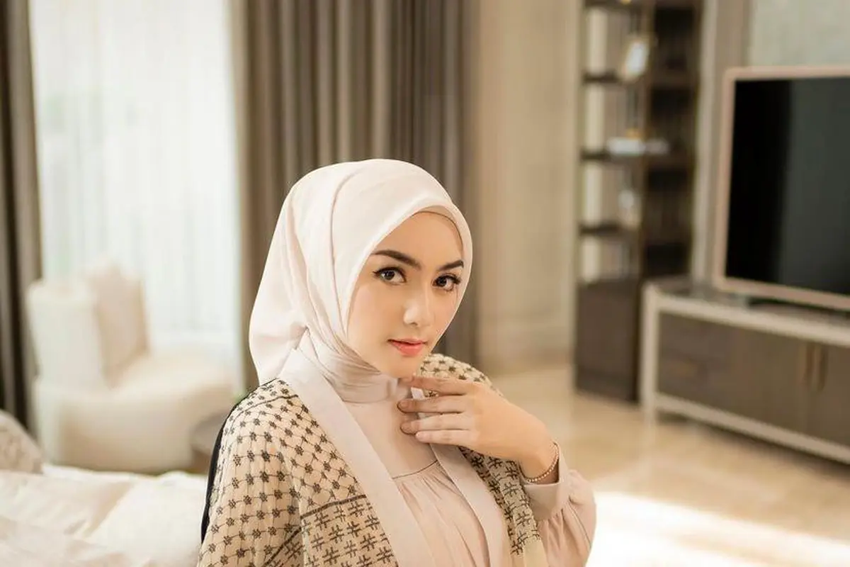 10 Busana Kondangan ala Artis Selain Kebaya, dari Nagita Slavina hingga Anya Geraldine