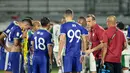 Pelatih Persib Bandung, Igor Tolic (kanan), memberikan arahan kepada para pemain saat jeda pertandingan final Piala Presiden 2026 melawan Persebaya Surabaya di Stadion Kapten I Wayan Dipta, Gianyar, Bali, Kamis (6/8/2026). Meski sempat memaksakan laga hingga adu tendangan penalti, Persib harus mengakui keunggulan Persebaya dengan skor 5-6 pada babak tos-tosan. (KapanLagi.com/Budy Santoso)